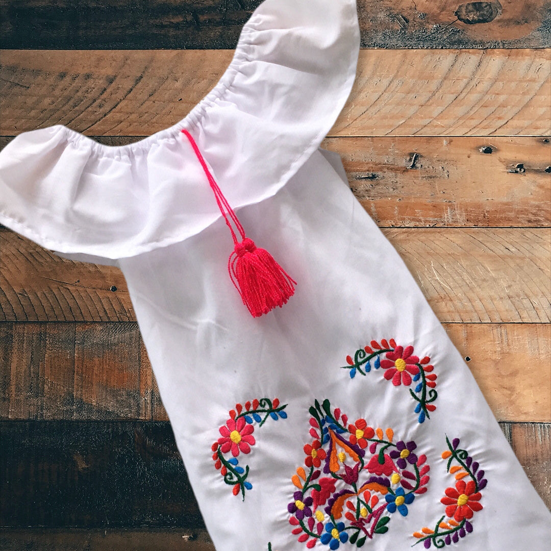 Handmade Girls Off the Shoulder Embroidered Mexican Dress - Size 4 DiscoverMas Handmade Girls Off the Shoulder Embroidered Mexican Dress - Size 4 DiscoverMas