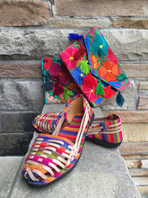 Load image into Gallery viewer, Handmade Women's Mexican Huaraches - Mexican Sandals - Huaraches Sandals Womens - Sizes: 4 - 8 - Handmade in Chiapas - Huaraches Mexicanos