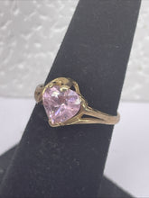 Load image into Gallery viewer, Vintage Women’s 14K Yellow Gold 2.6 gr. Heart Shaped Amethyst Ring, Size 6
