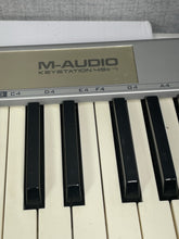 Load image into Gallery viewer, M Audio Keystation 49e 49 Key Mobile USB MIDI Controller TESTED W/ Power Supply
