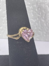 Load image into Gallery viewer, Vintage Women’s 14K Yellow Gold 2.6 gr. Heart Shaped Amethyst Ring, Size 6
