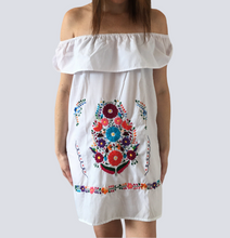 Load image into Gallery viewer, Handmade Women&#39;s White Off the Shoulder Embroidered Mexican Dress - Size Medium - Mexican Wedding - Mexican Fiesta Dress - Vestido Bordado
