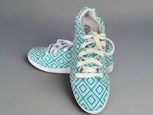 Load image into Gallery viewer, Mexican Artisan Canvas Sneaker Shoses - Zapatos Artesanos - Size Womens 9
