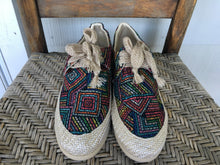 Load image into Gallery viewer, Mexican Artisan Canvas Shoses - Burlap Sneakers - Zapatos Artesanos
